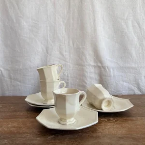 4 cups and saucers Montereau