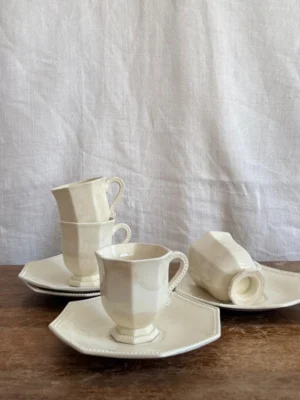 4 cups and saucers Montereau